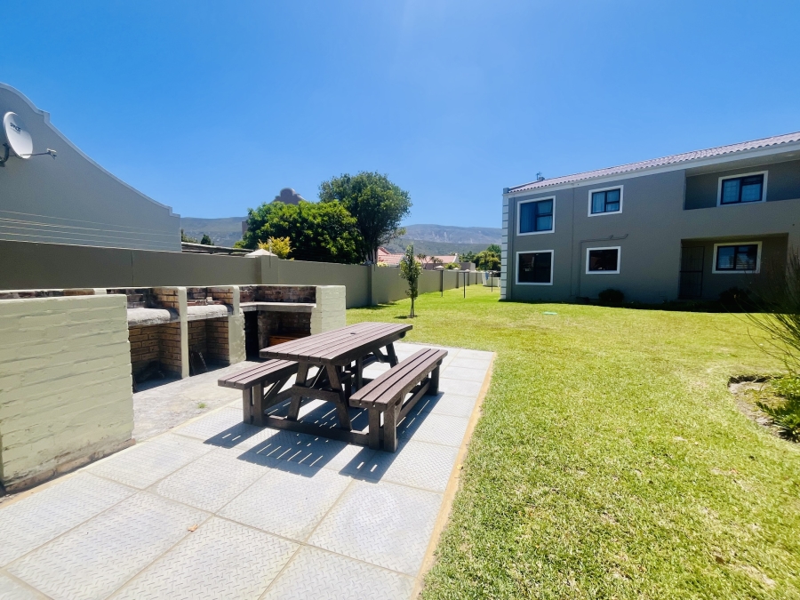 2 Bedroom Property for Sale in Sandbaai Western Cape